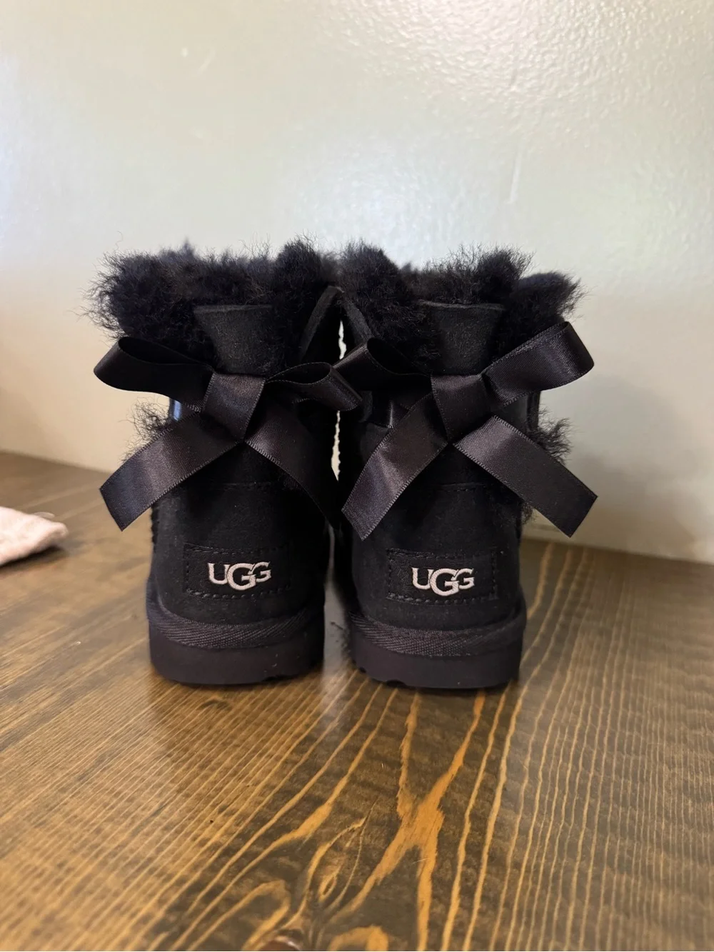 UGG Kid’s Mini Bailey Bow